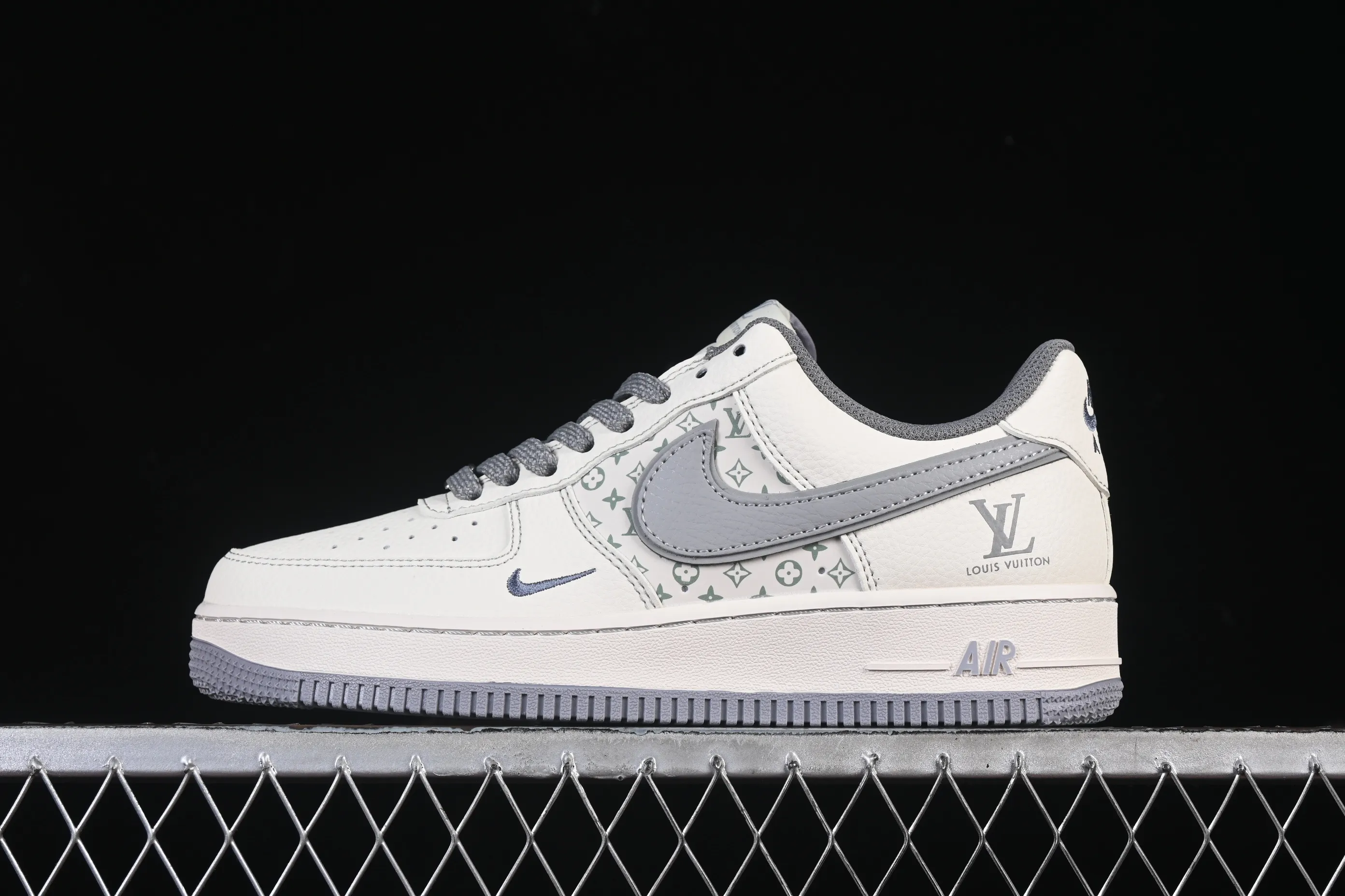 All categories Nk Air Force 1 Air Force series Nk Air Force 1 Low Air Force low-top Nike Air Force 1'07 Low LV co-branded printed beige gray Air Force 1 low-top casual sneakers HH7518-079